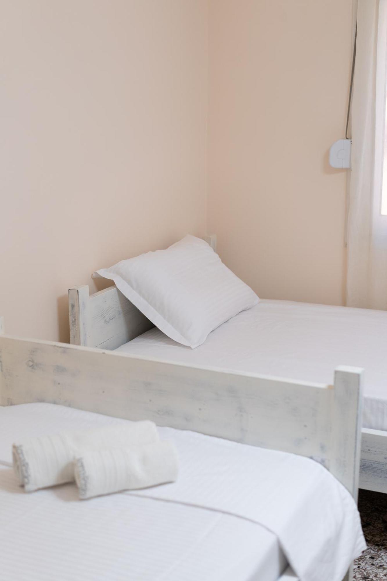 Central Mytilene City-View Apartment For 7 ภายนอก รูปภาพ
