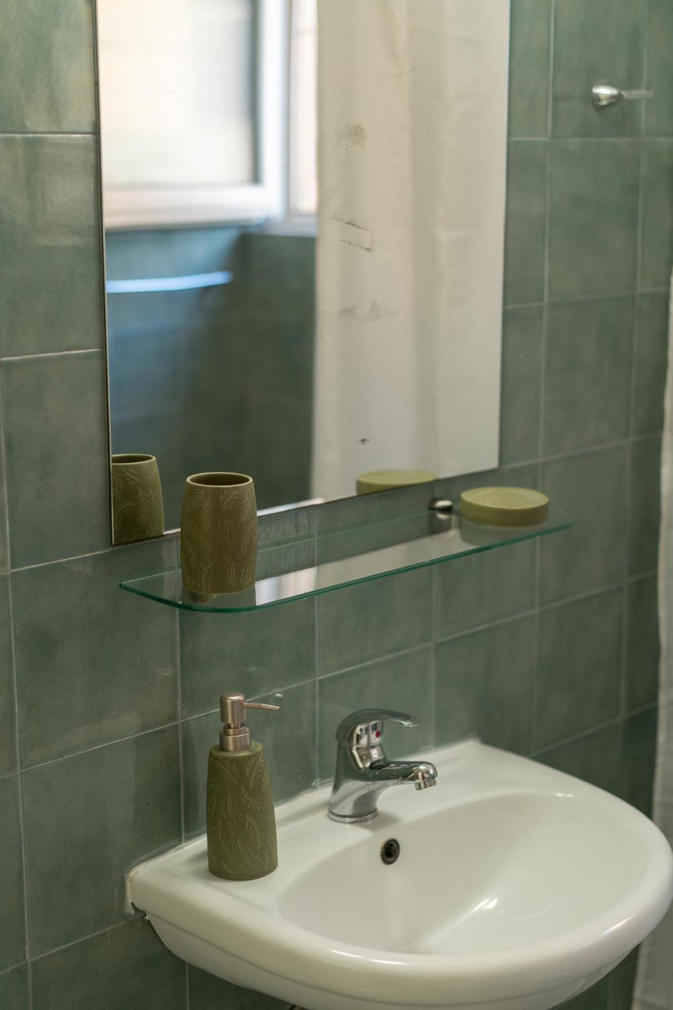 Central Mytilene City-View Apartment For 7 ภายนอก รูปภาพ