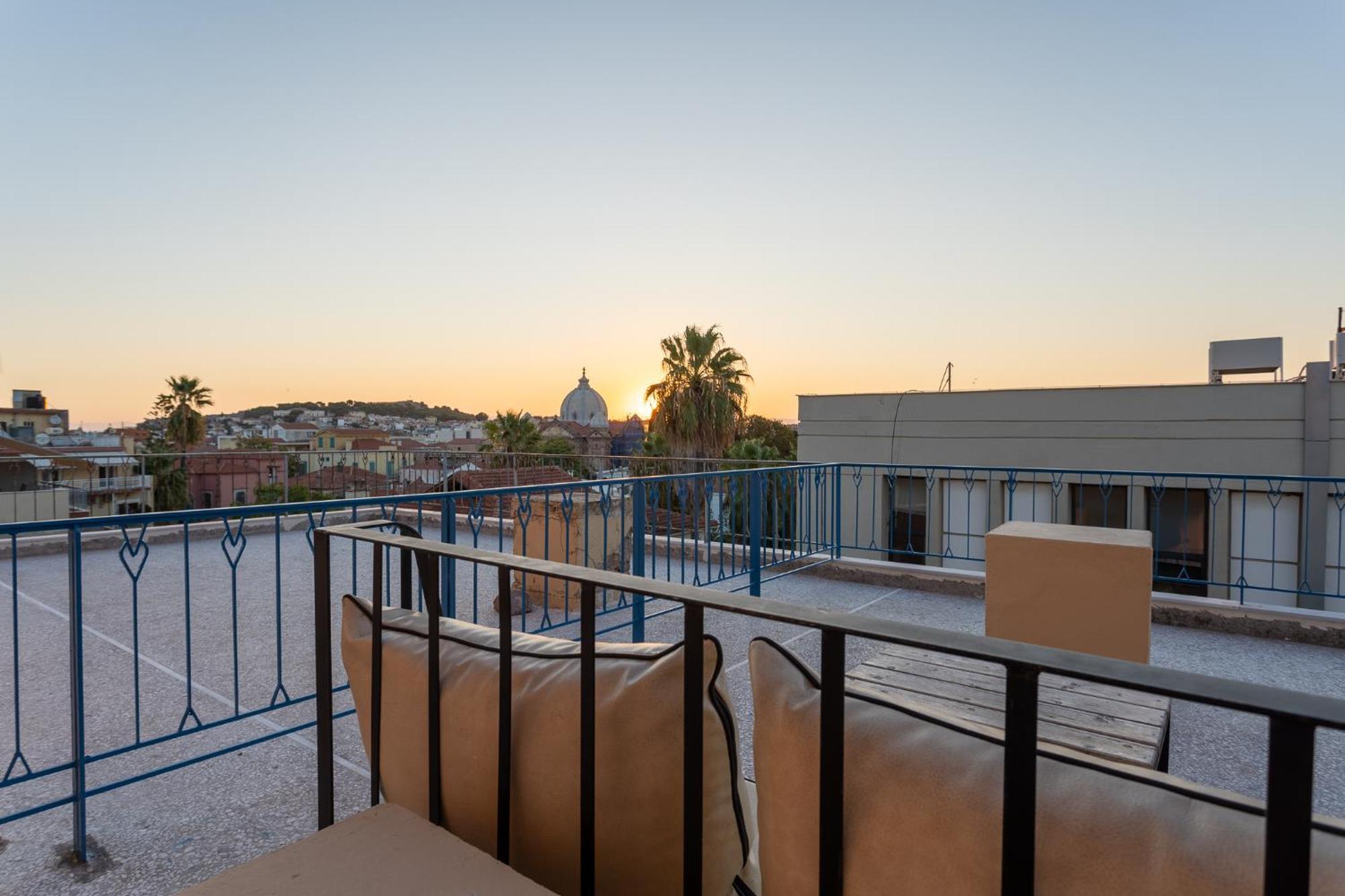 Central Mytilene City-View Apartment For 7 ภายนอก รูปภาพ